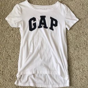 white gap shirt with navy blue logo.
